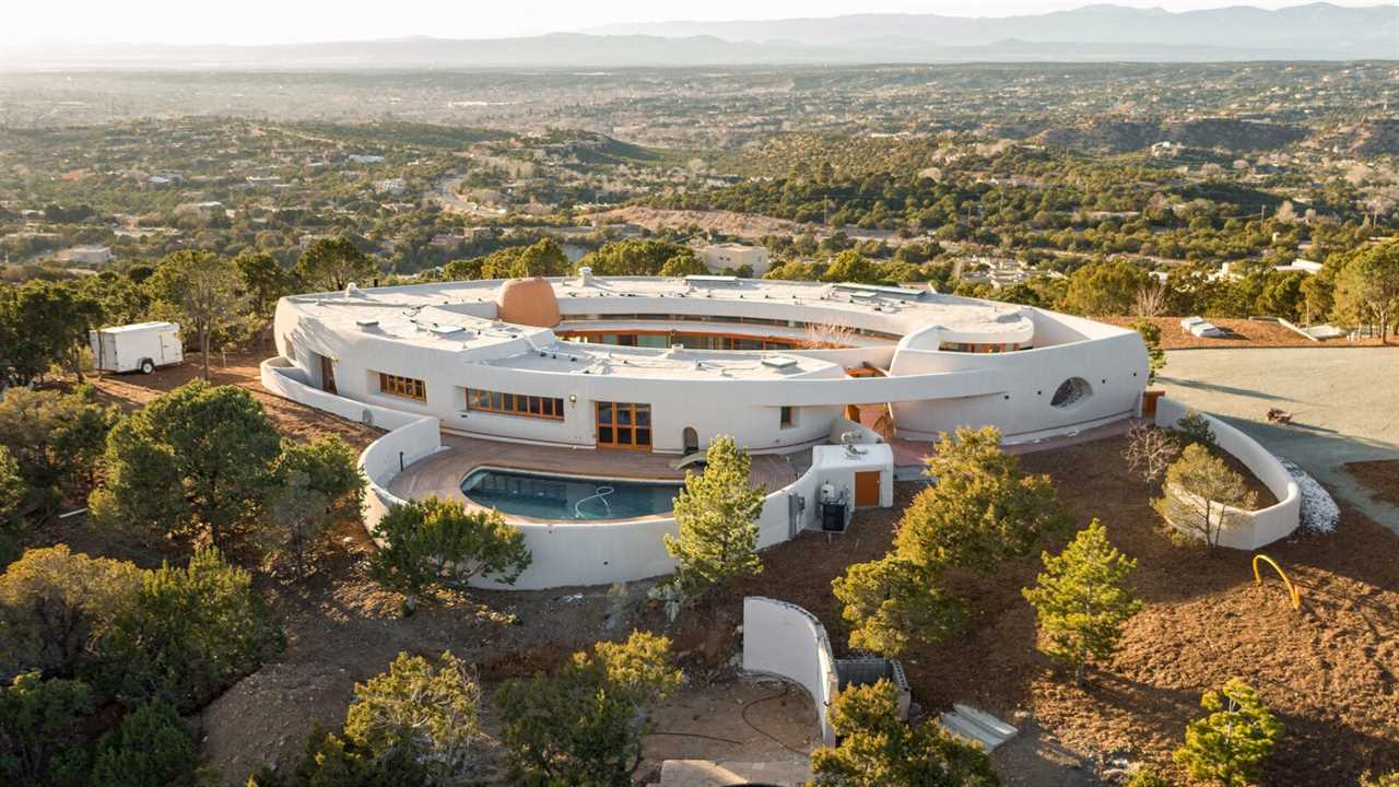 Frank Lloyd Wright designed the Pottery House in 1943 for a client in El Paso, Texas, but it was never built. Developer Charles Klotsche finally erected the home in 1984 in Santa Fe, revising the plan by nearly doubling its size and reconfiguring its orientation east to west. 