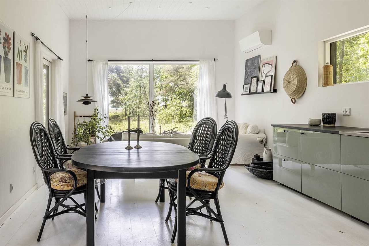 Inside, a calming neutral color palette awaits. Sliding glass doors create instant indoor-outdoor connection while also framing captivating coastline views.