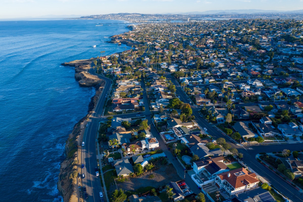 san diego neighborhood along ocean