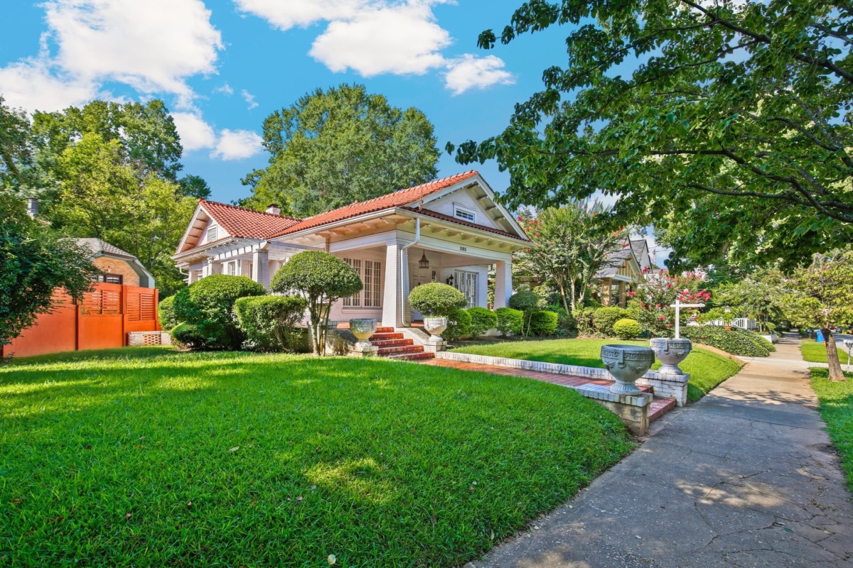 single family home lush front yard 