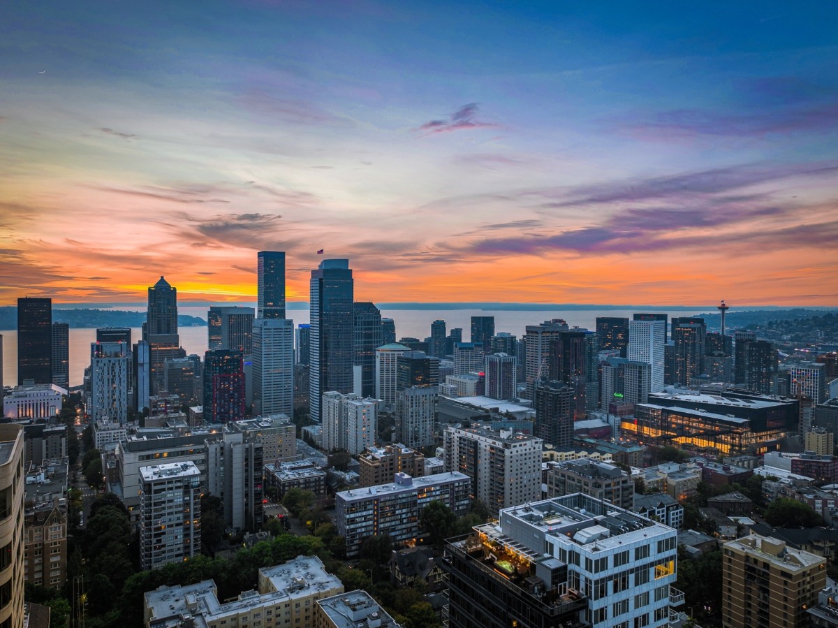 seattle skyline at sunset