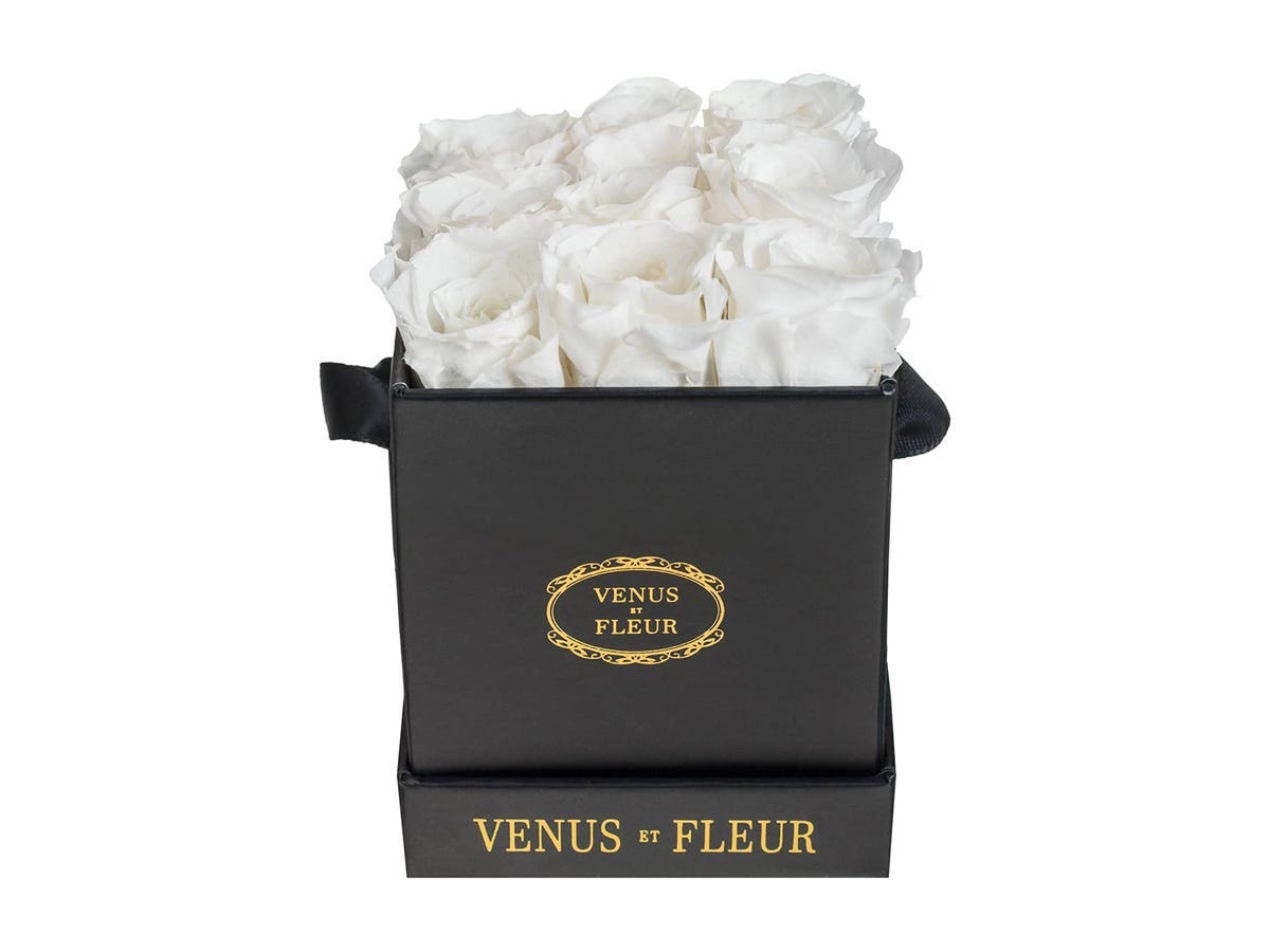 venus et fleur mini black box with preserved white roses