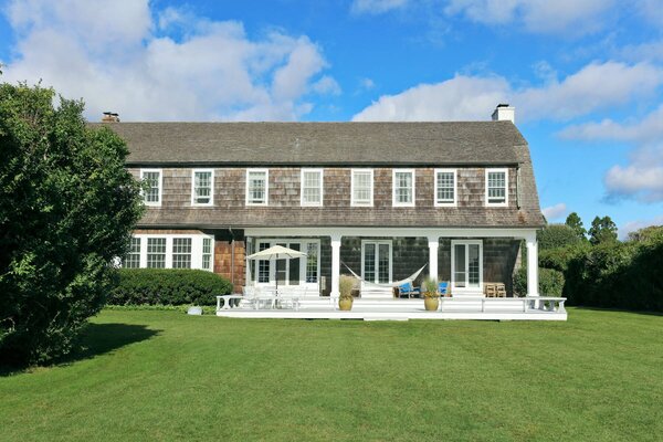 A Timeless East Hampton Home With 160 Feet of White Sandy Beachfront Lists for $39.5M