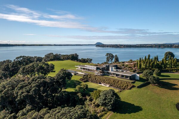 A Pahoia Point Estate in Bay of Plenty Comes With a Reflection Pool and Plenty of Dramatic Views