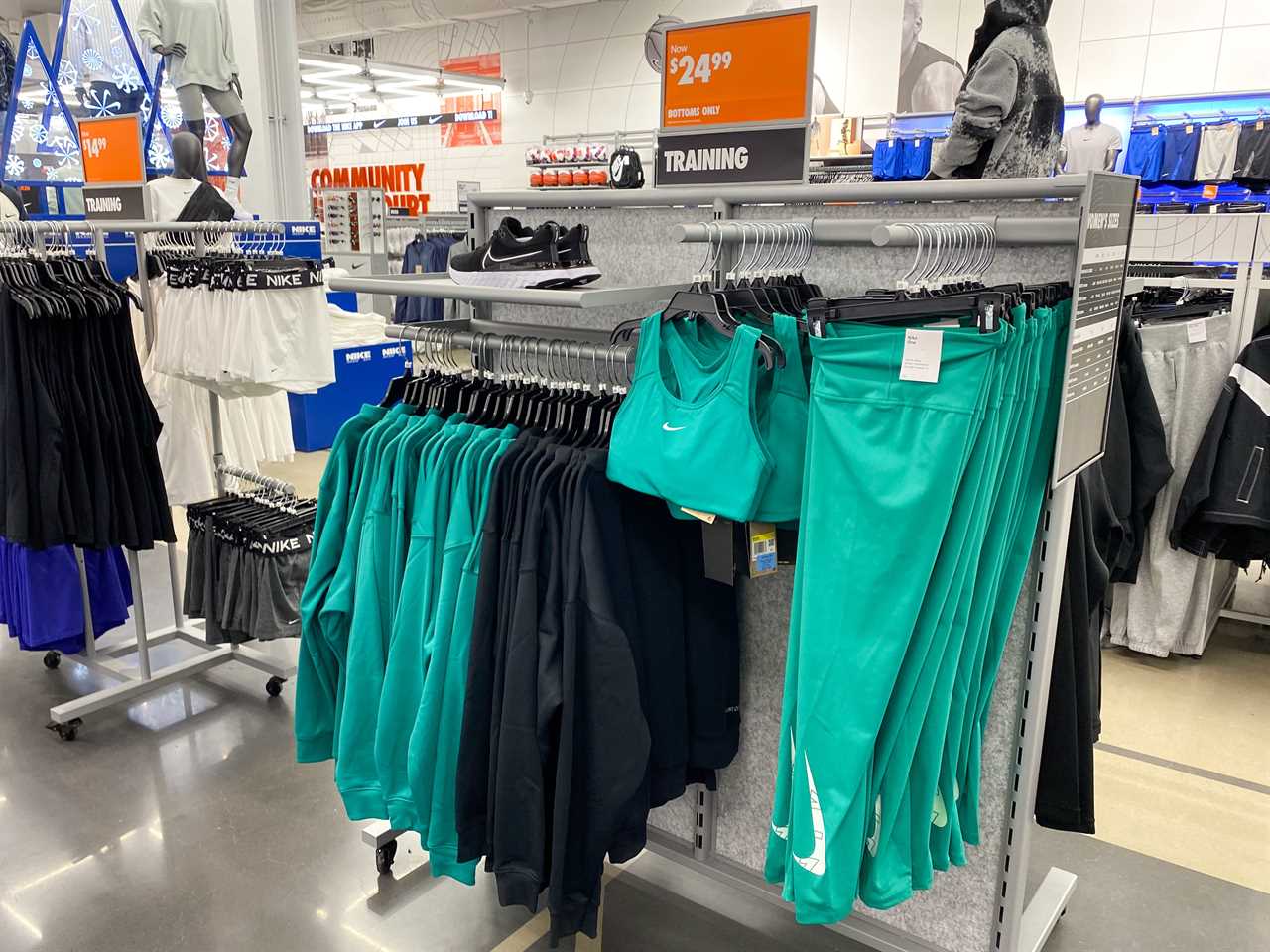 Nike green sports bras and leggings