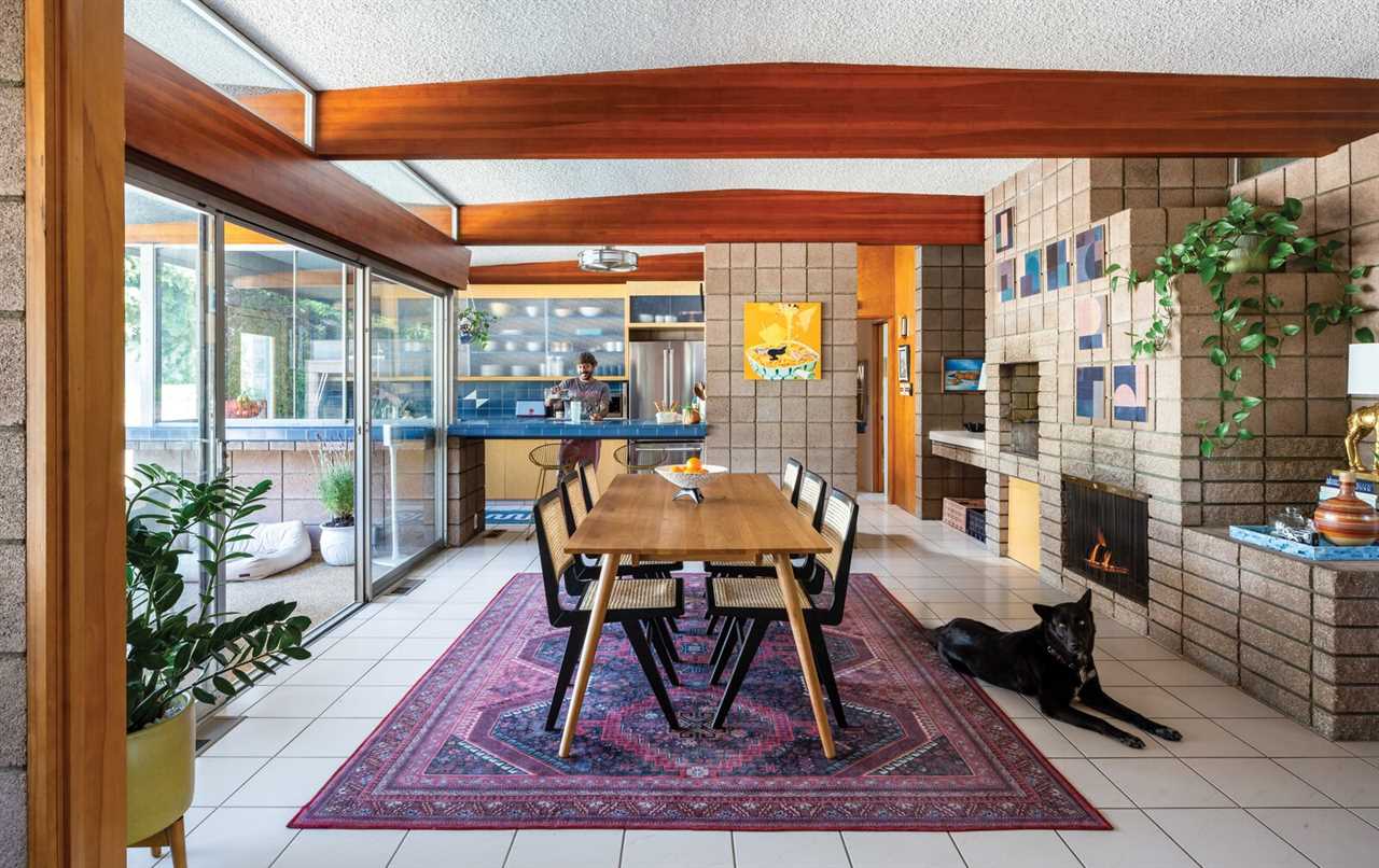 This 1957 Block-and-Beam Home Dazzles With Vibrant Vintage Vibes