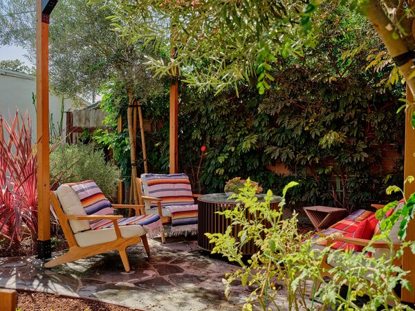 This Sensational Los Angeles Garden Was Built for the Pollinators