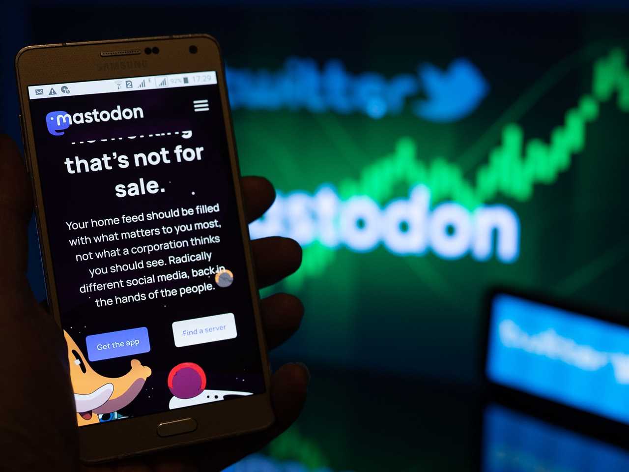 Mastodon app displayed on mobile with Twitter screen