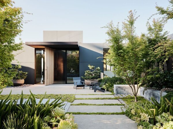 On the exterior, floating steel siding shields the home from the elements while allowing fresh air to flow in and out. 