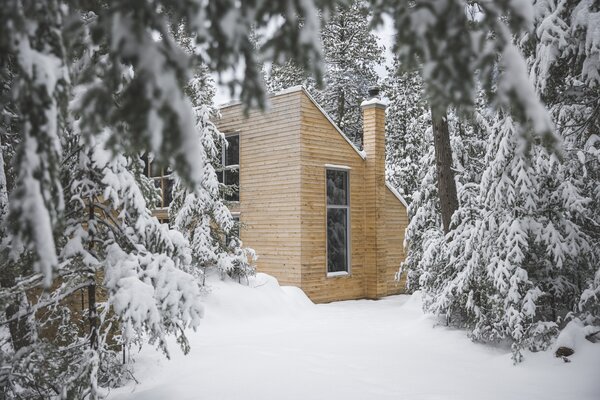 The cabin is available to rent all year long, and only accessible by foot, skis, and snowshoes. Transport carts or sleds are available to bring in gear.