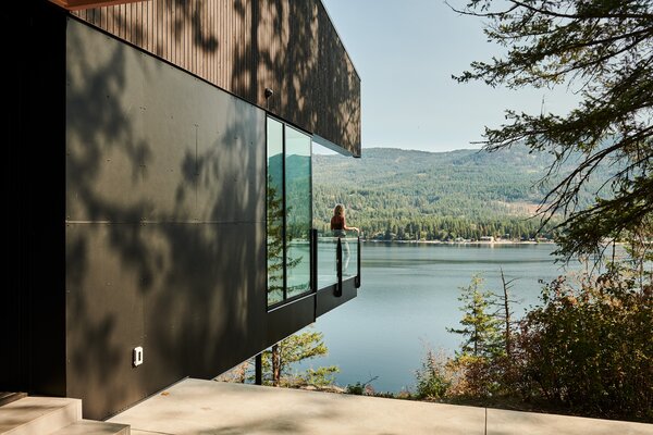 High above Christina Lake in British Columbia, Bohlin Cywinski Jackson designed an idyllic retreat for Lori Hudson, her husband, and their two boys.