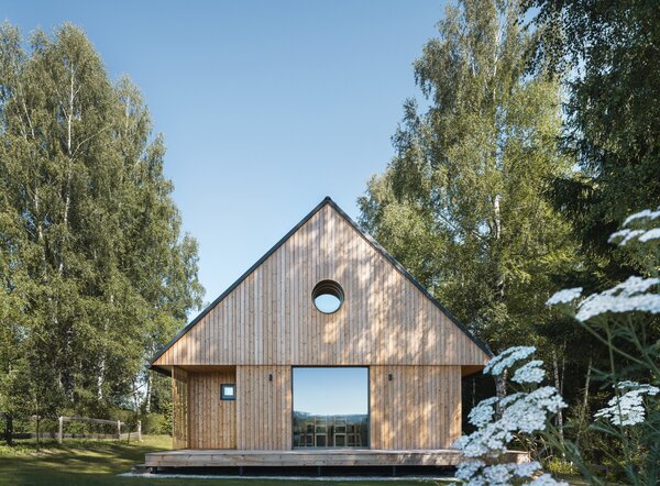 This Cute Lakeside Cabin in the Czech Republic Looks Like a Toy