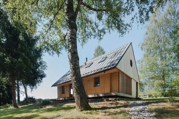 This Cute Lakeside Cabin in the Czech Republic Looks Like a Toy