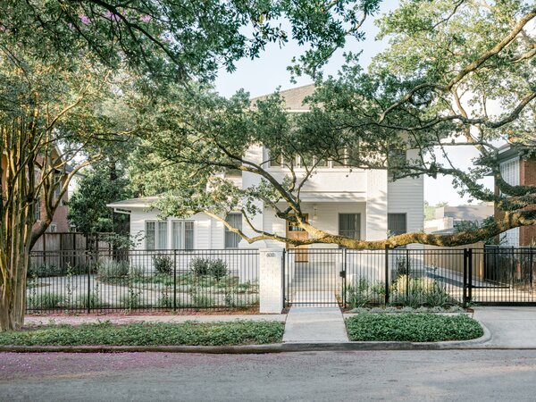 HR Design Department restored a decaying 1910 Craftsman home in the historic Avondale Place neighborhood back to its former glory. The house was once inhabited by Texas Governor Ross Sterling but renovations over time meant its original charm was covered over.