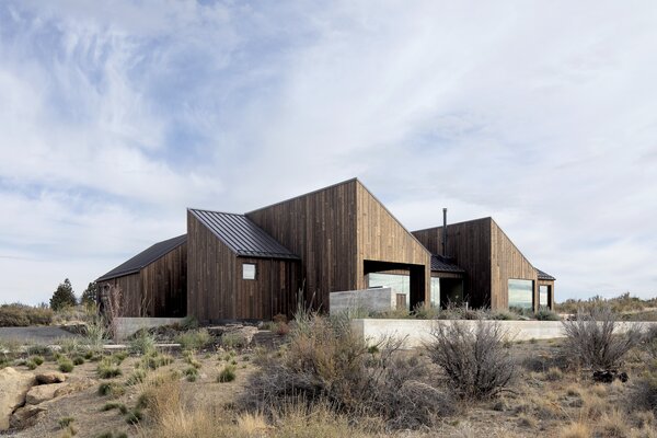 An SF Couple Erect a Hashtag-Shaped Home in the High Desert