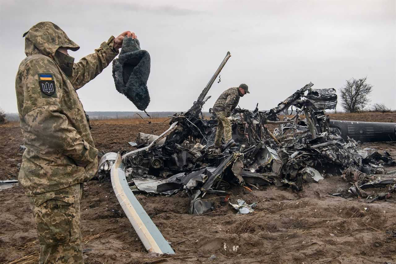 Ukraine troops Russia Mi-8 helicopter