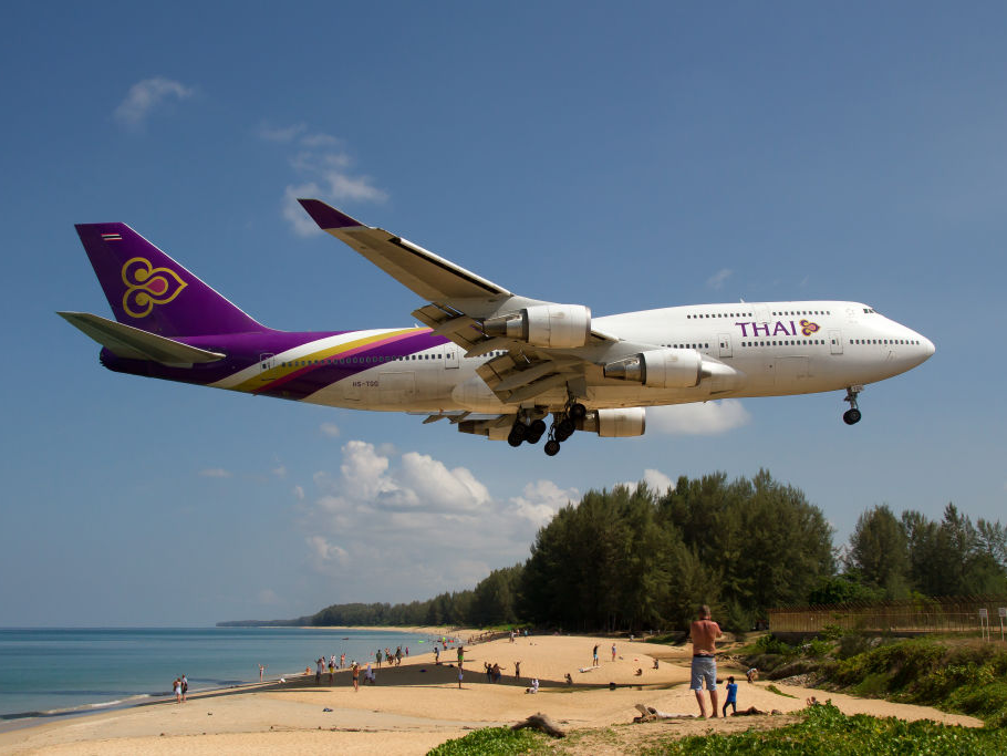 Boeing 747-400 lands over MAI KHAO BEACH, PHUKET, THAILAND