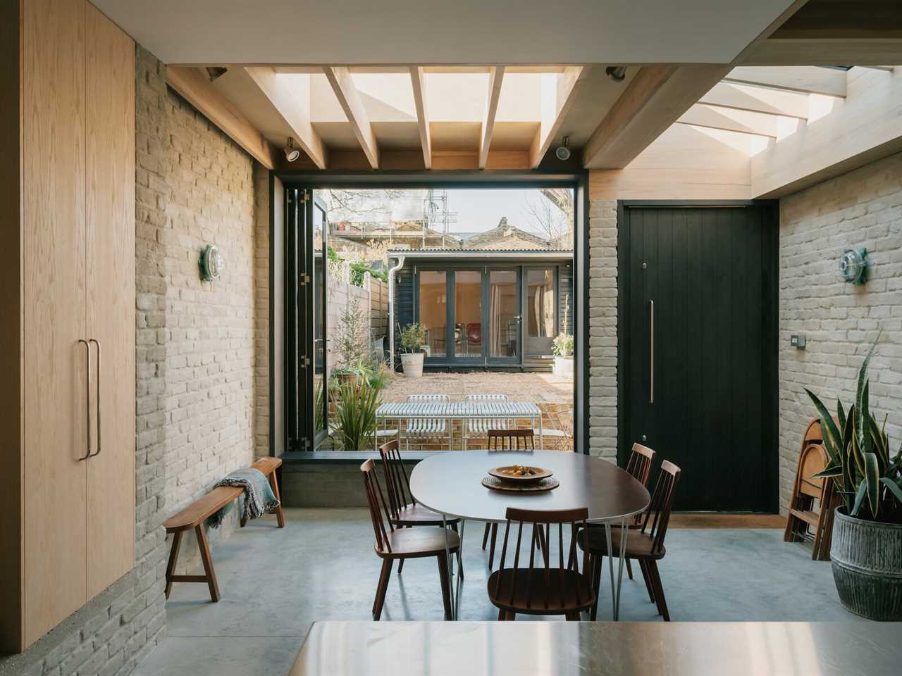 Many Hands Made Light Work of This Luminous Renovation in London