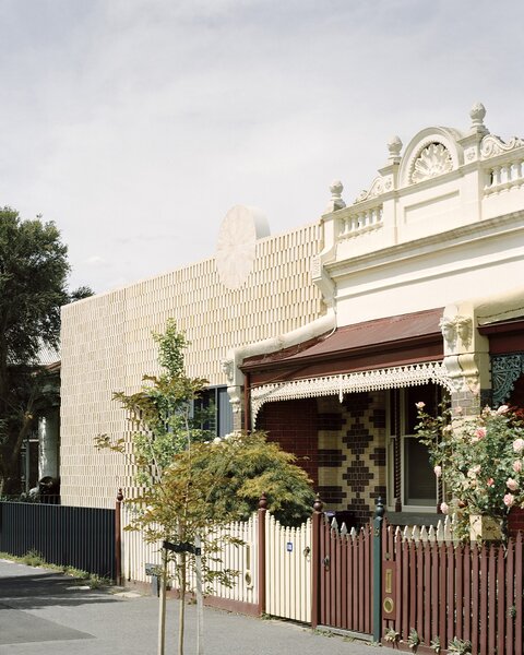 A Melbourne Home’s Fancy Brick Work Breaks the Mold