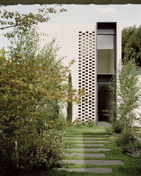 A Melbourne Home’s Fancy Brick Work Breaks the Mold