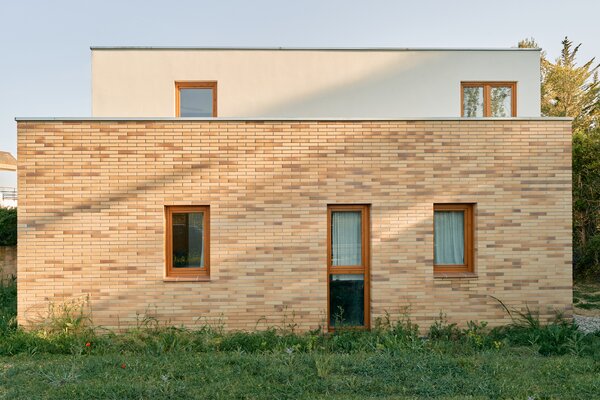 A Net-Zero Home in Spain Centers Around a Soaring Atrium