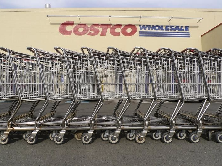 Shopping carts at Costco in Fairfax, Virginia, January 7, 2010.   REUTERS/Larry Downing  