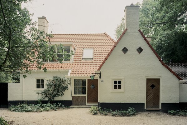 A ’50s Teardown in the Netherlands Gets a Second Chance—and a Beautiful Brick Extension