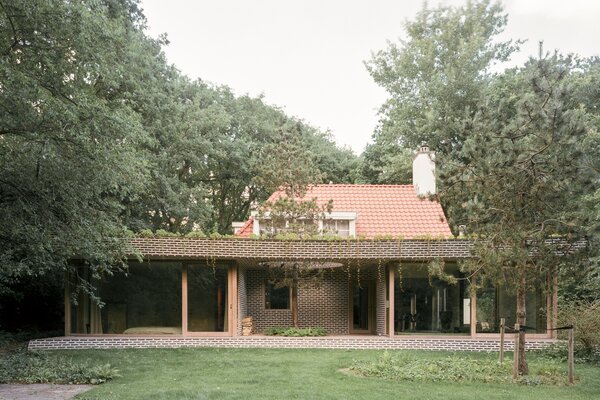 A ’50s Teardown in the Netherlands Gets a Second Chance—and a Beautiful Brick Extension