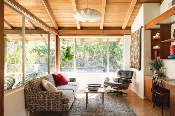 This Charming California Bungalow Is a Late ’60s Time Capsule