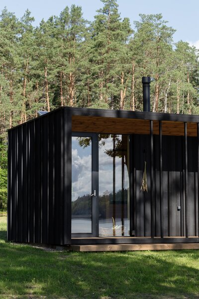 The cabin is manufactured in Lithuania and comes as a modular building that requires no particular foundation. This allows it to be constructed on-site within a single day. 