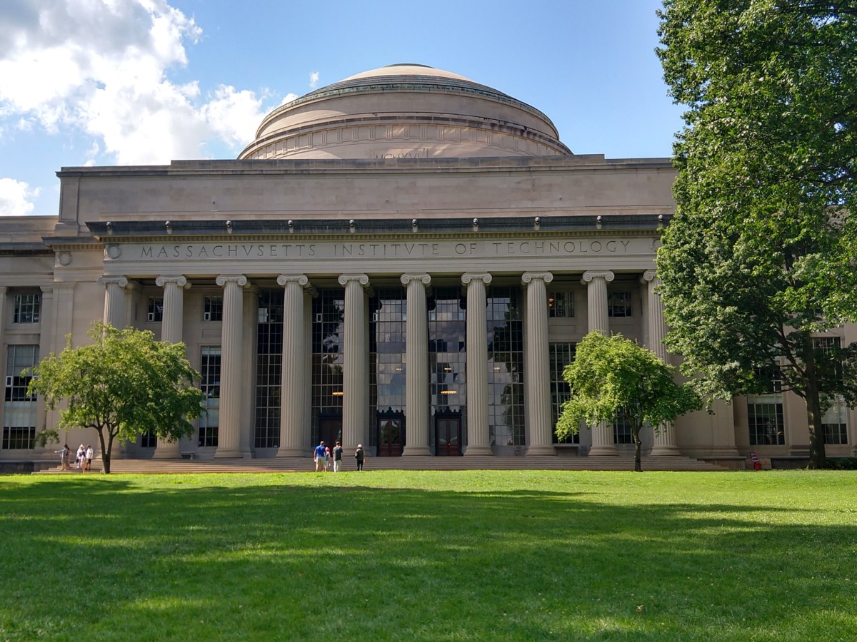 mit campus building in cambridge