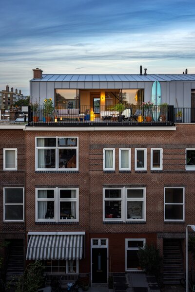 A Rooftop Extension in the Netherlands Sets a New Precedent for the Neighborhood