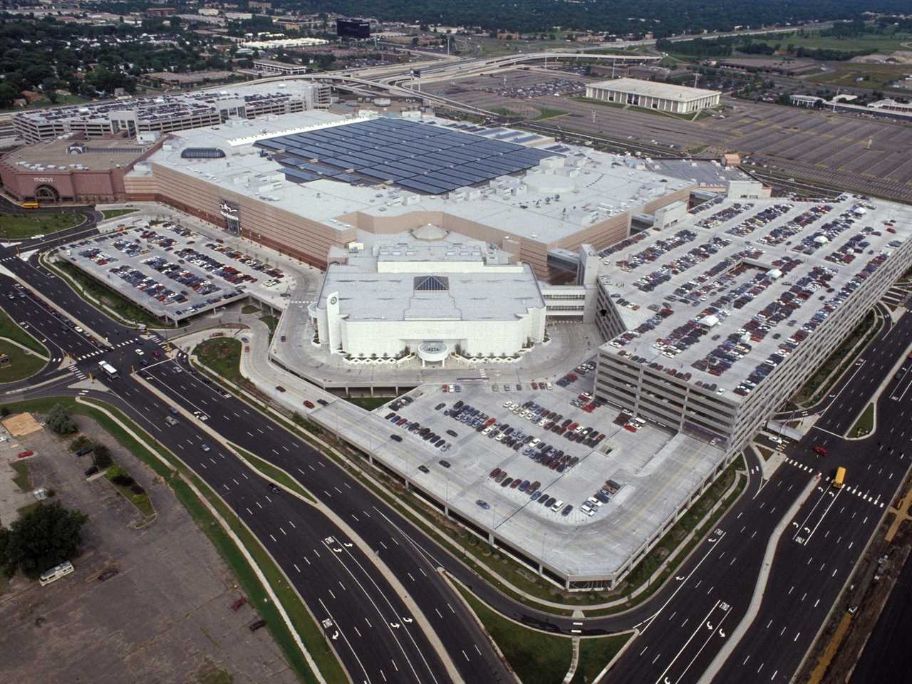 Aerial view of the Mall of America in 1992