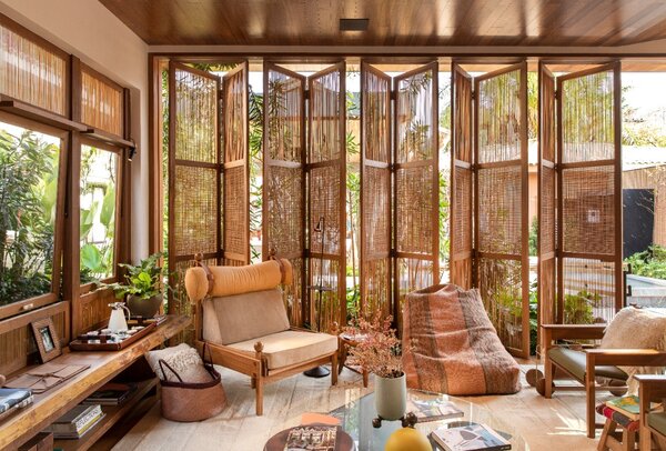 A Home in Brazil Is Partially Climate Controlled by Its Lush Plants