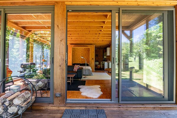 This Cozy Adirondack Cabin Has Everything You Need—and Nothing You Don’t