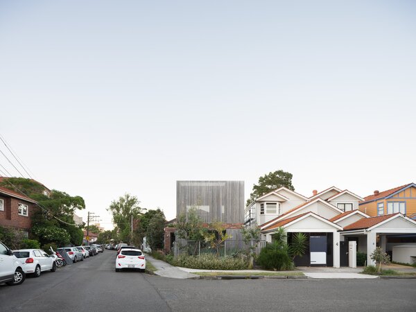 A Compact Home in Suburban Australia Lives Large With a Garden and Outdoor Bath