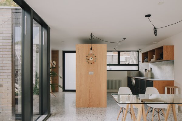 A Rejuvenated 1960s Courtyard House Springs Up in London for £885K