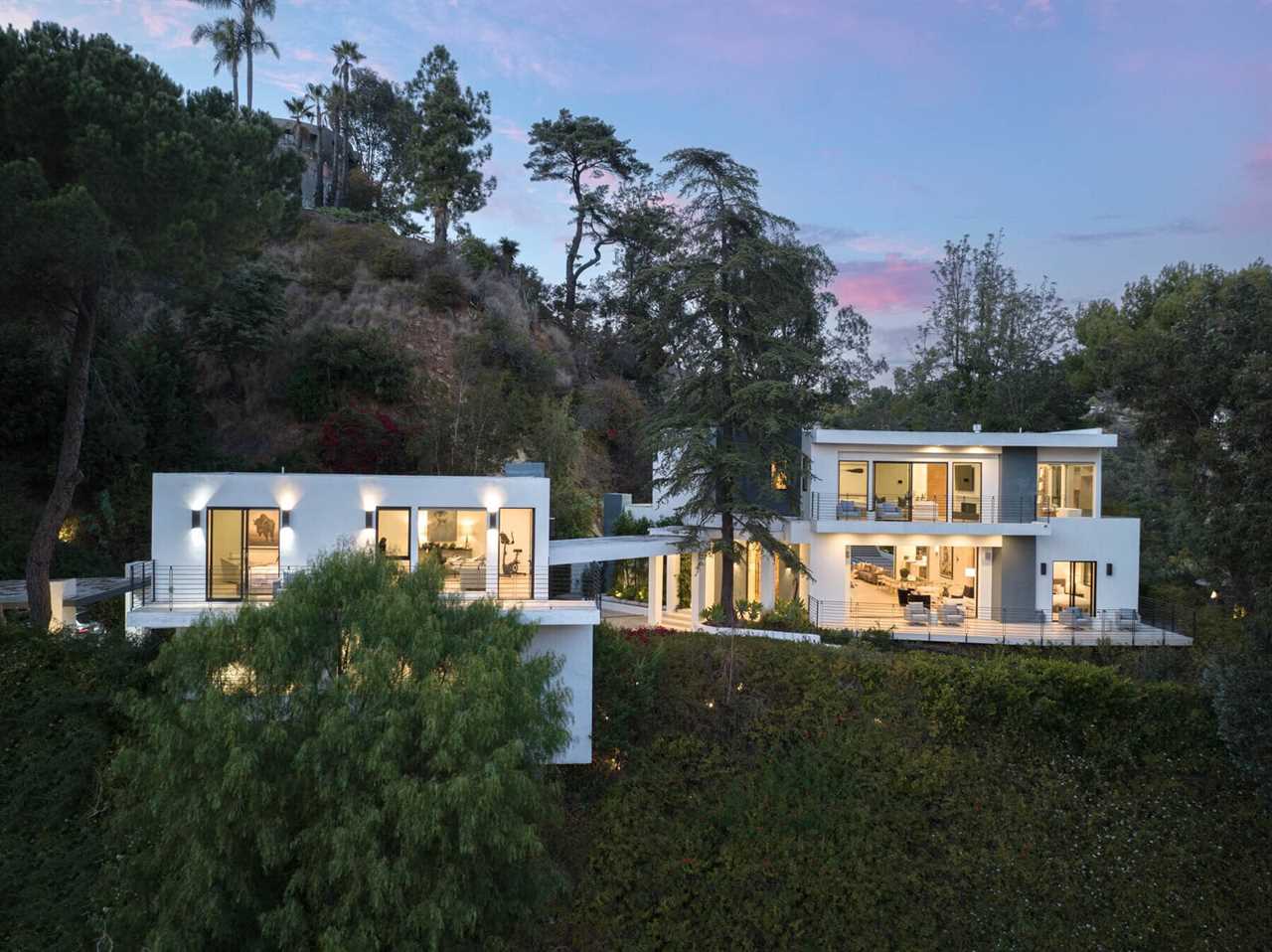 A Hollywood Hills Home Offers Glittering Views for $8.9M