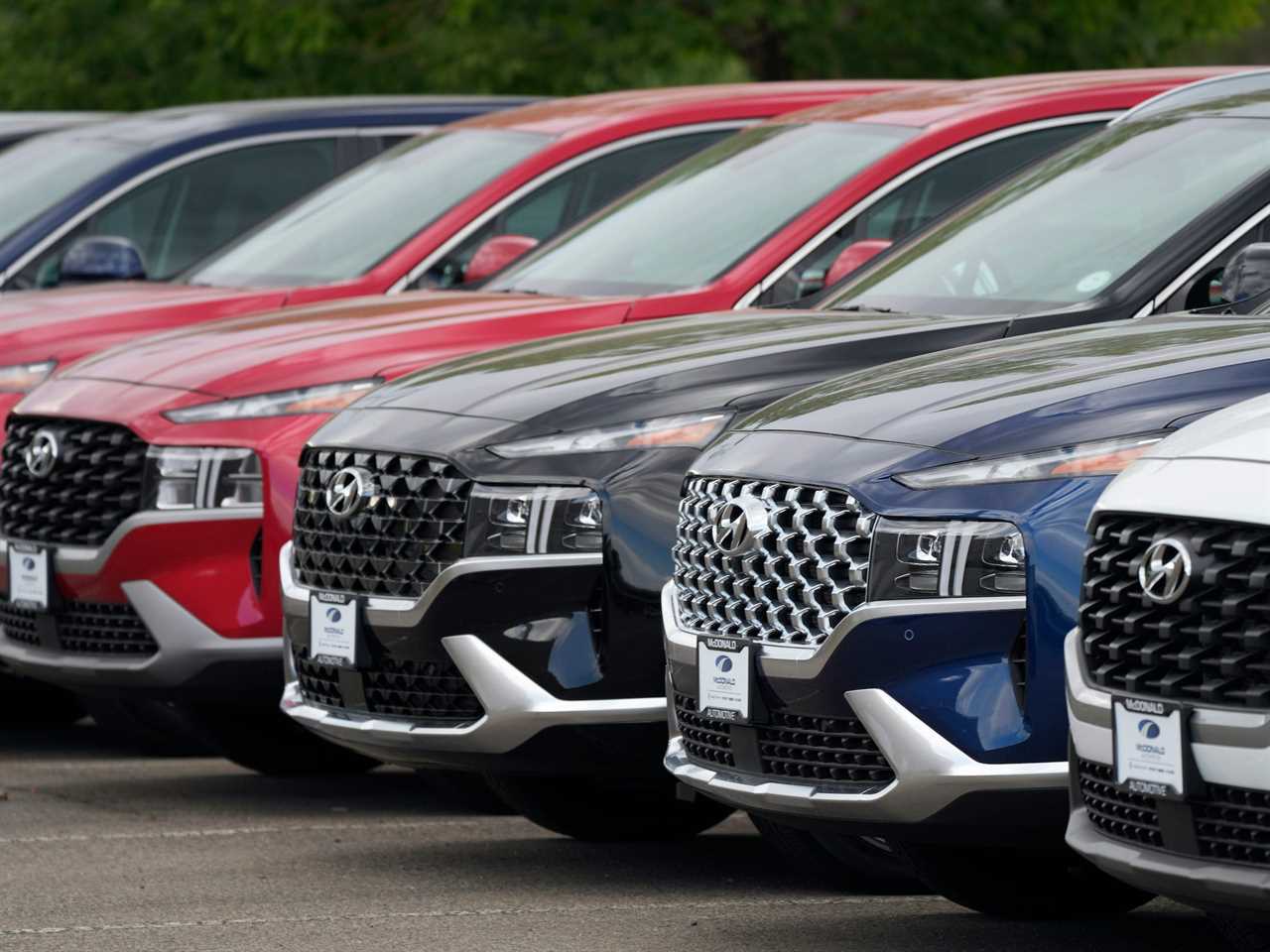 Hyundai SUVs at a car dealership.