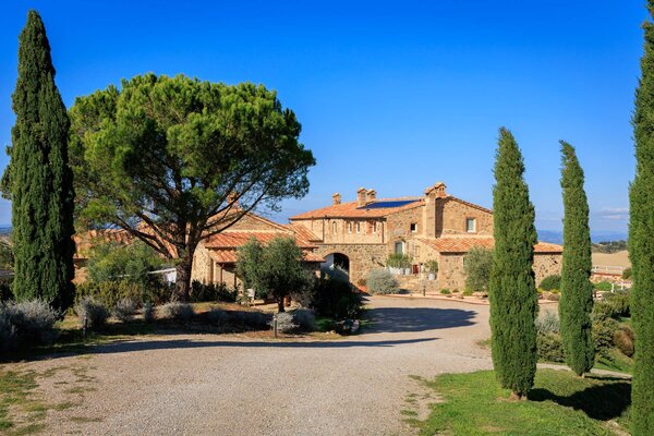 Take in Stunning Views of Tuscany’s Rolling Hills From This Restored Farmhouse