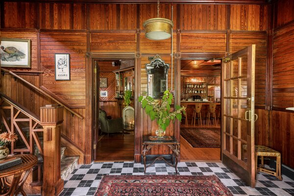 The original home built by the Lilienthal family in the 1890s is wrapped in dark wood, imparting a rich sense of history and character. Later owners added on, albeit haphazardly.