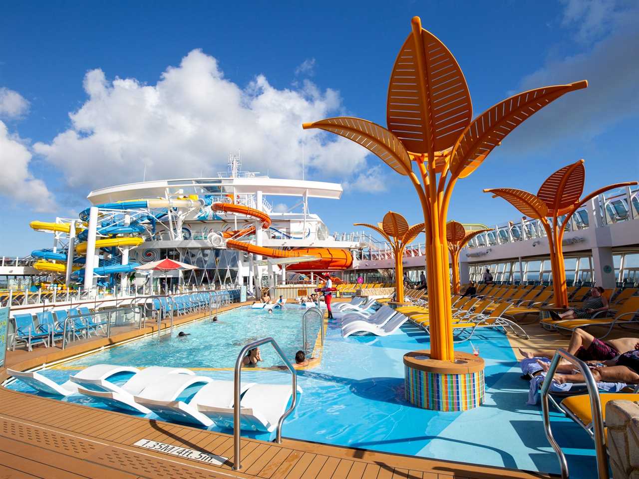 Pool on Wonder of the Seas