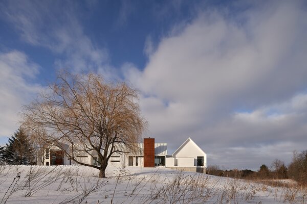 A Snow-White Home in Rural Ontario Freshens Up the Farmhouse Look