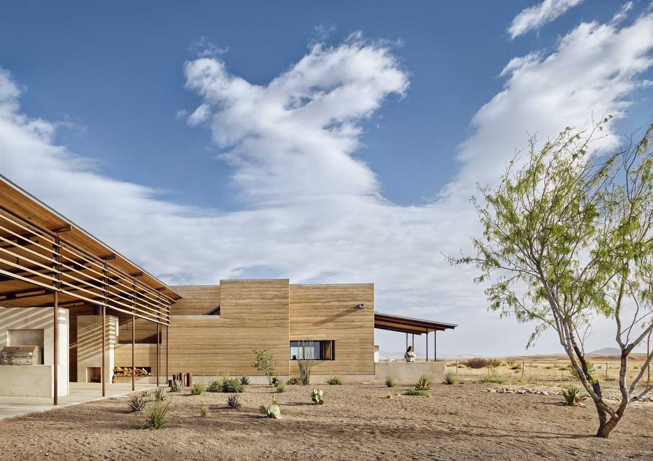 Monolithic Rammed Earth Walls Keep This Marfa Ranch House Insulated in the Desert Climate