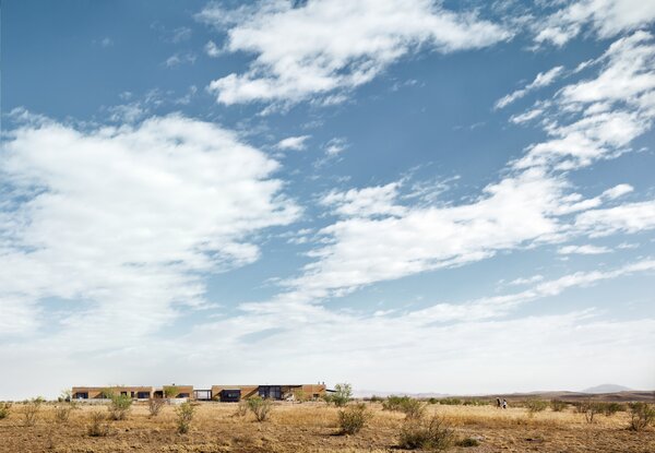 Monolithic Rammed Earth Walls Keep This Marfa Ranch House Insulated in the Desert Climate