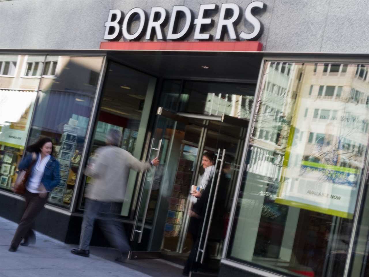 Customers walk into revolving door at Borders book store