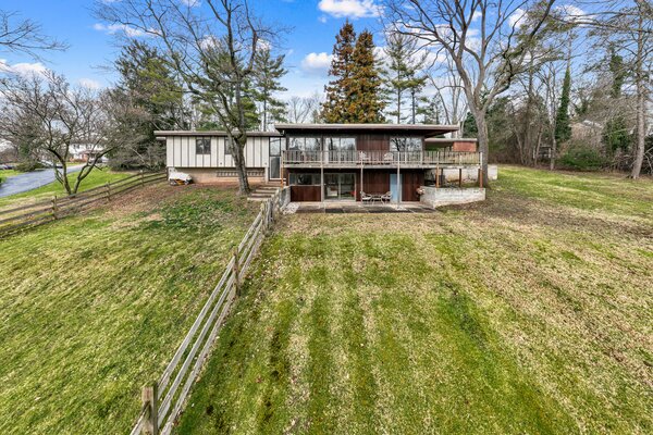 A Woodsy Midcentury Home in Rural Pennsylvania Asks $575K