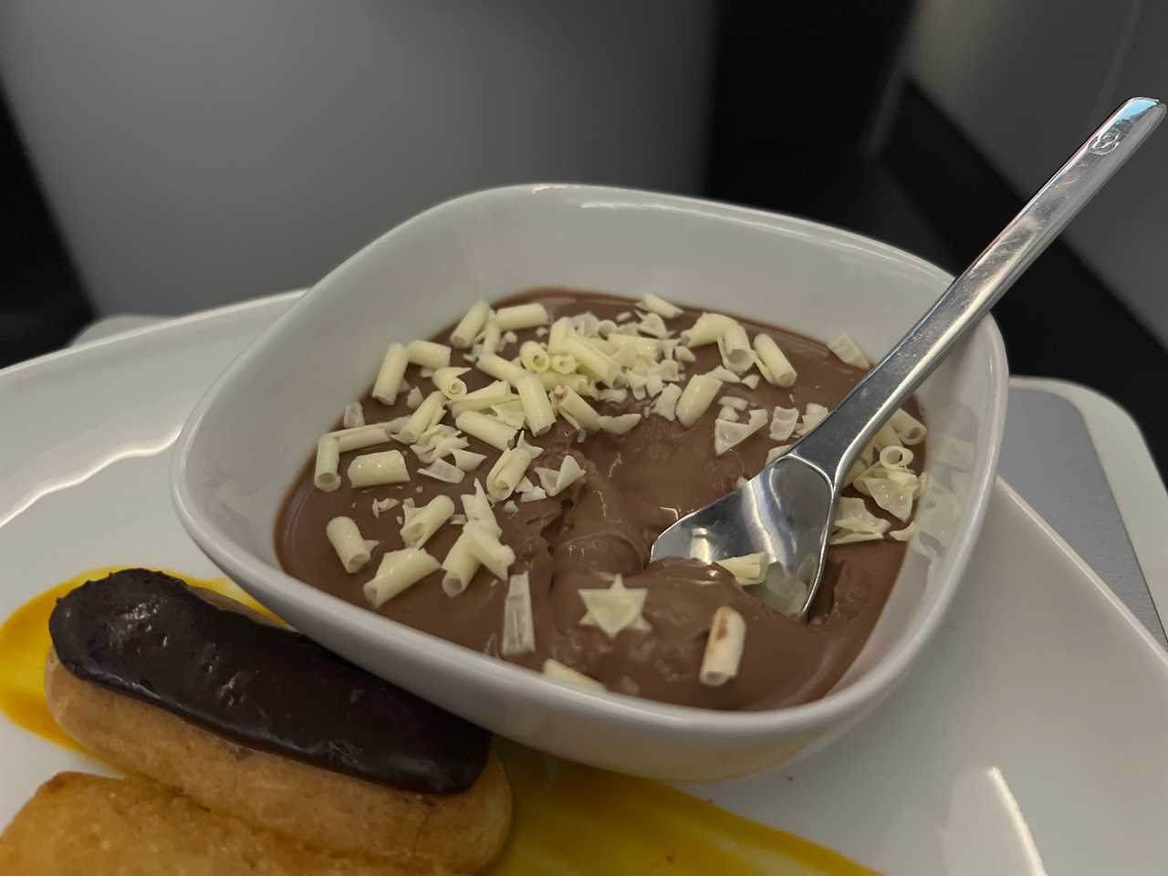 Flying on La Compagnie all-business class airline from Paris to New York — the pudding.