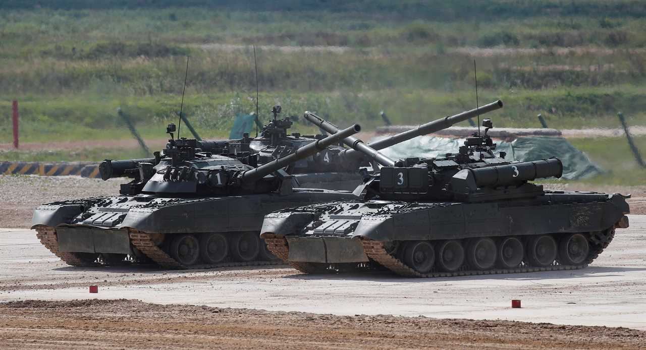 Russian T-80 tanks