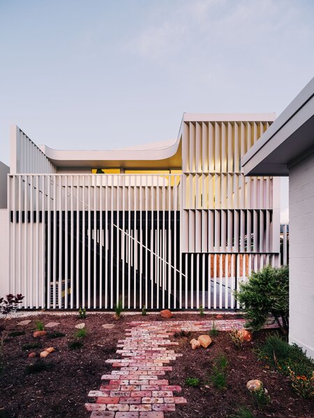 A Crisp White One-Bed Addition Is Parked Atop a Two-Car Garage in Tasmania